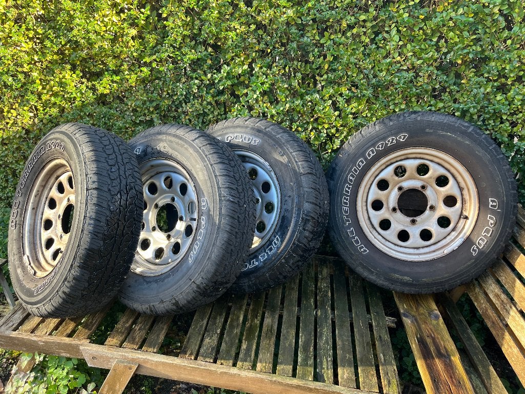 Suzuki Jimny – All Terrain M+S banden met stalen velgen, Auto-onderdelen, Ophalen, Gebruikt, 15 inch, Banden en Velgen