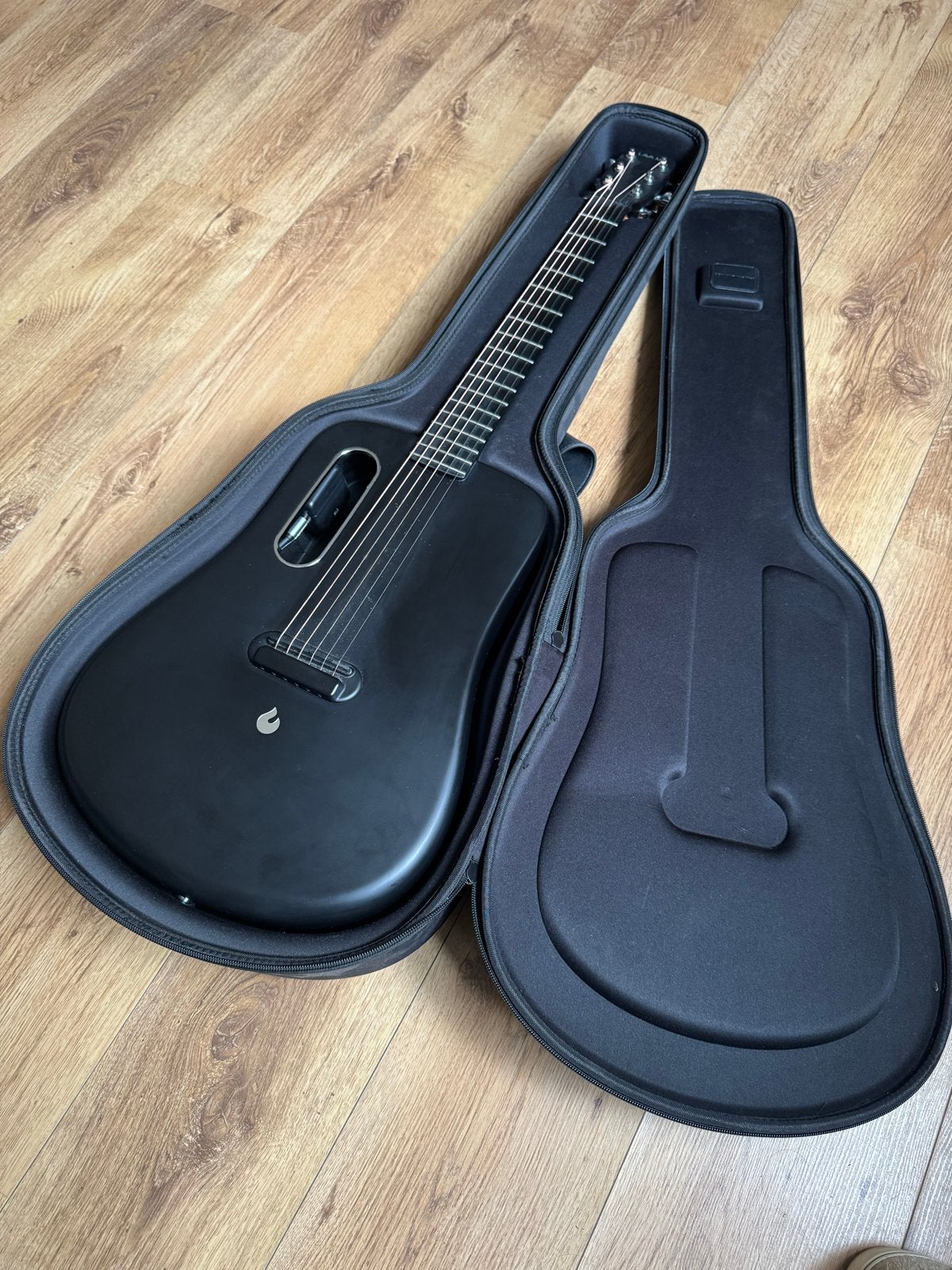 Lava Me 2 E Zwart Elektro-akoestische Gitaar met Koffer, Ophalen, Zo goed als nieuw, Western- of Steelstringgitaar, Met (piezo-)element