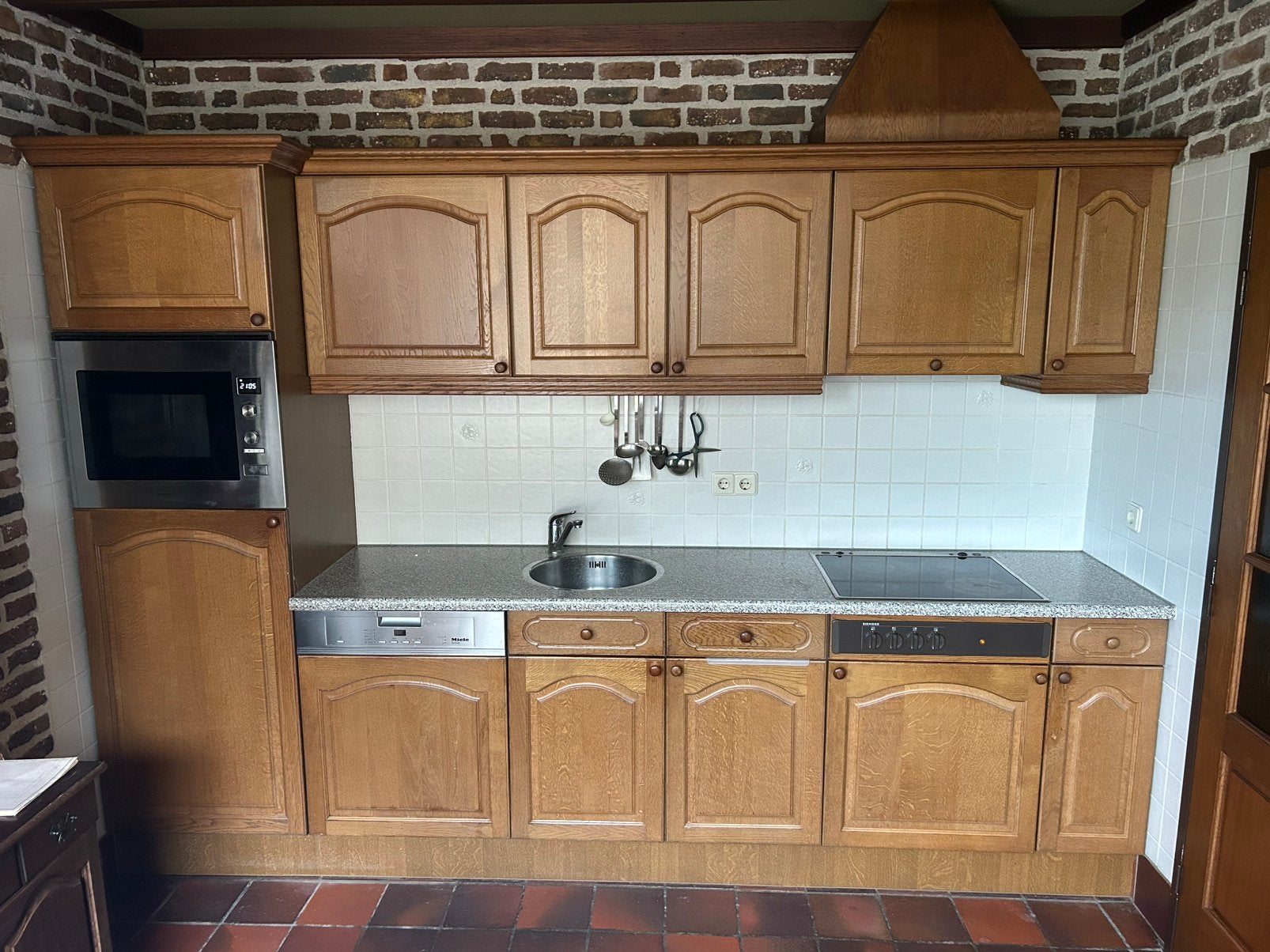 Complete keuken met apparatuur – beschikbaar v.a. 1 augustus, Ophalen, Gebruikt, Bruin, Enkelwandige keuken