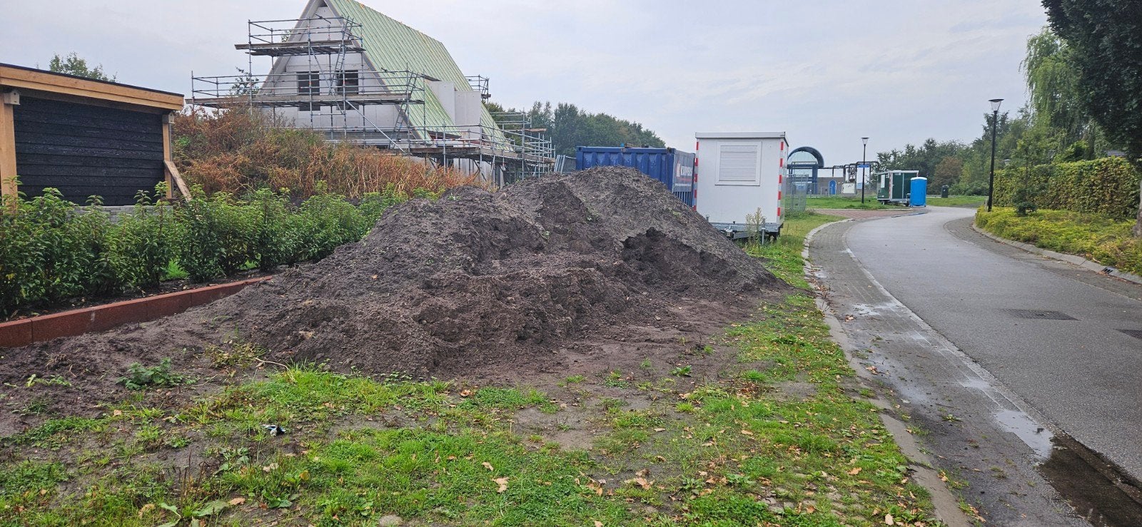 GRATIS af te halen: Grote berg zand/grond, Ophalen, Gebruikt, Ophoogzand