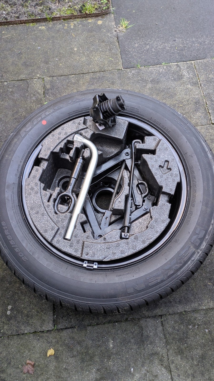 Skoda Octavia thuiskomer met krikset - 205/55R16, Auto-onderdelen, Ophalen, 16 inch, Banden en Velgen, Nieuw