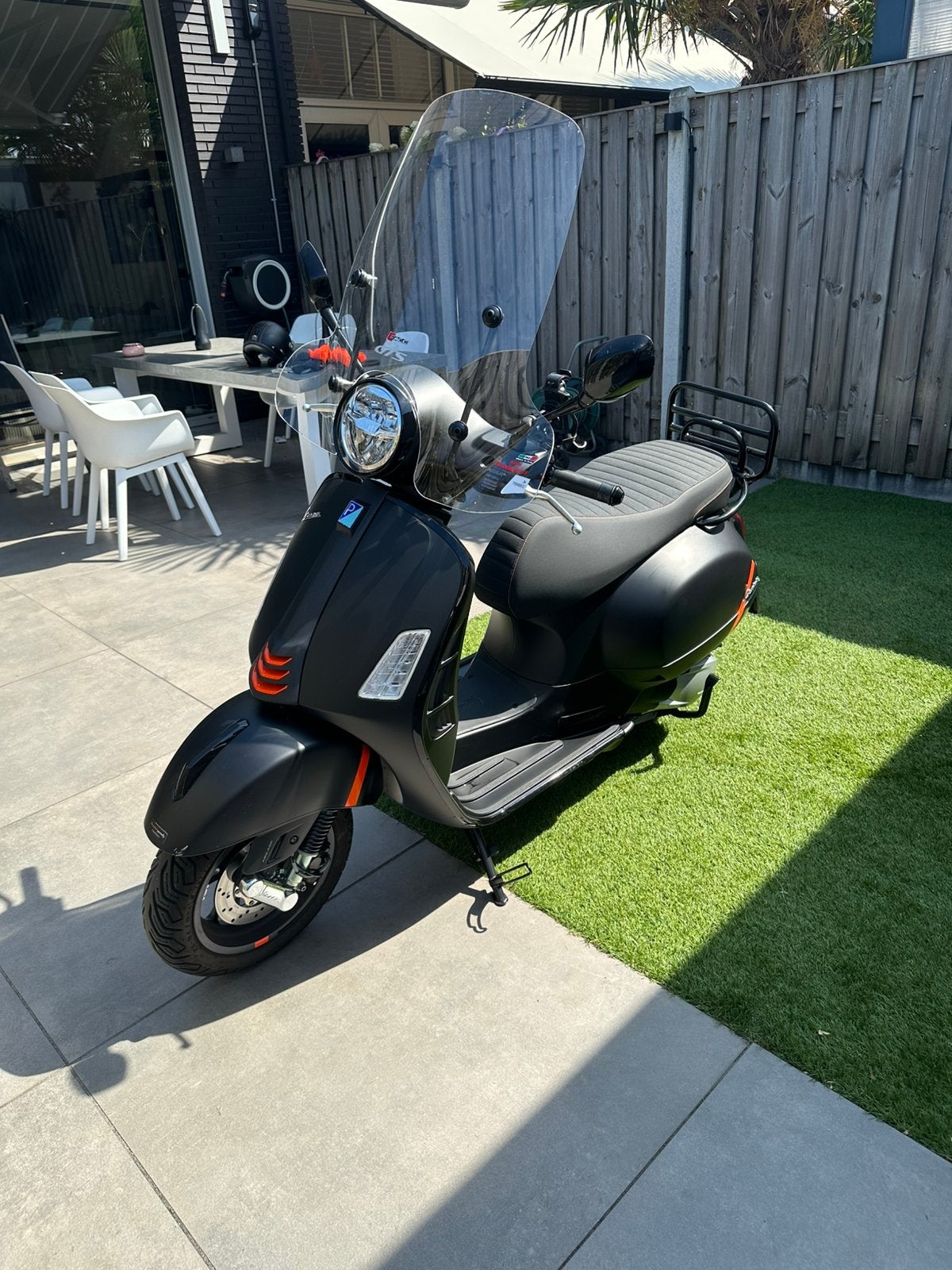 Vespa 300 Supersport 2025 matzwart 1e eigenaar, Scooter, 300 cc, Gebruikt, Particulier