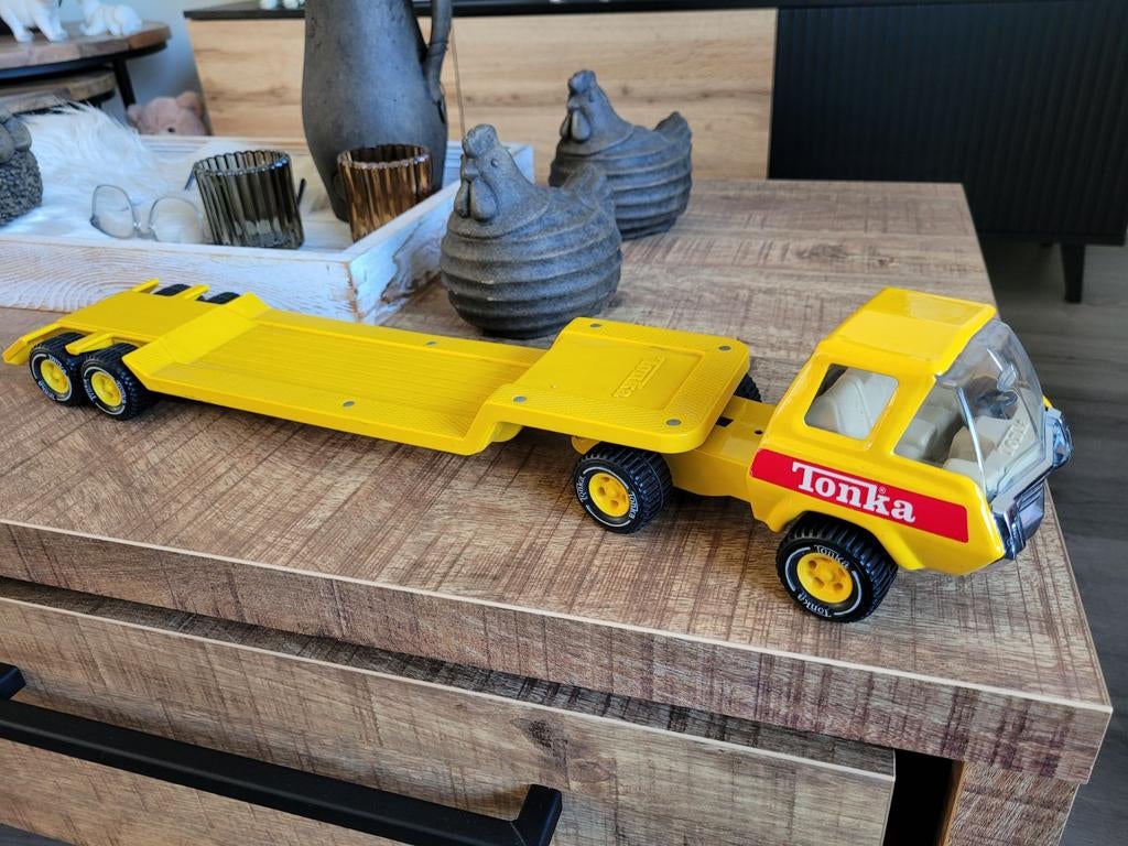 Vrachtauto met dieplader, Kinderen en Baby's, Speelgoed | Speelgoedvoertuigen, Tonka, Nieuw, Ophalen of Verzenden, Tonka