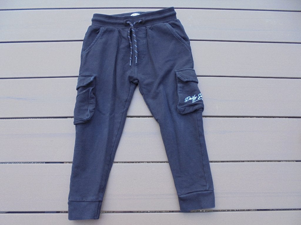 Zwarte broek DAILY7, Broek, Gebruikt, Ophalen of Verzenden, Jongen