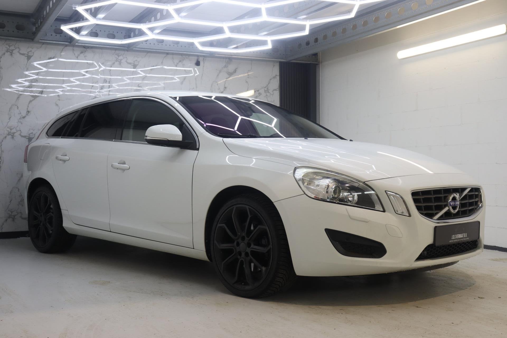 Volvo V60 2.0 T5 Momentum Heico, Auto's, Volvo, Euro 5, 4 cilinders, Wit, Grijs