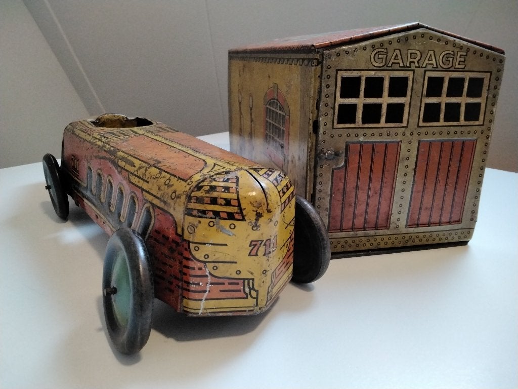 Tippco garage met blikken racewagen, Ophalen of Verzenden