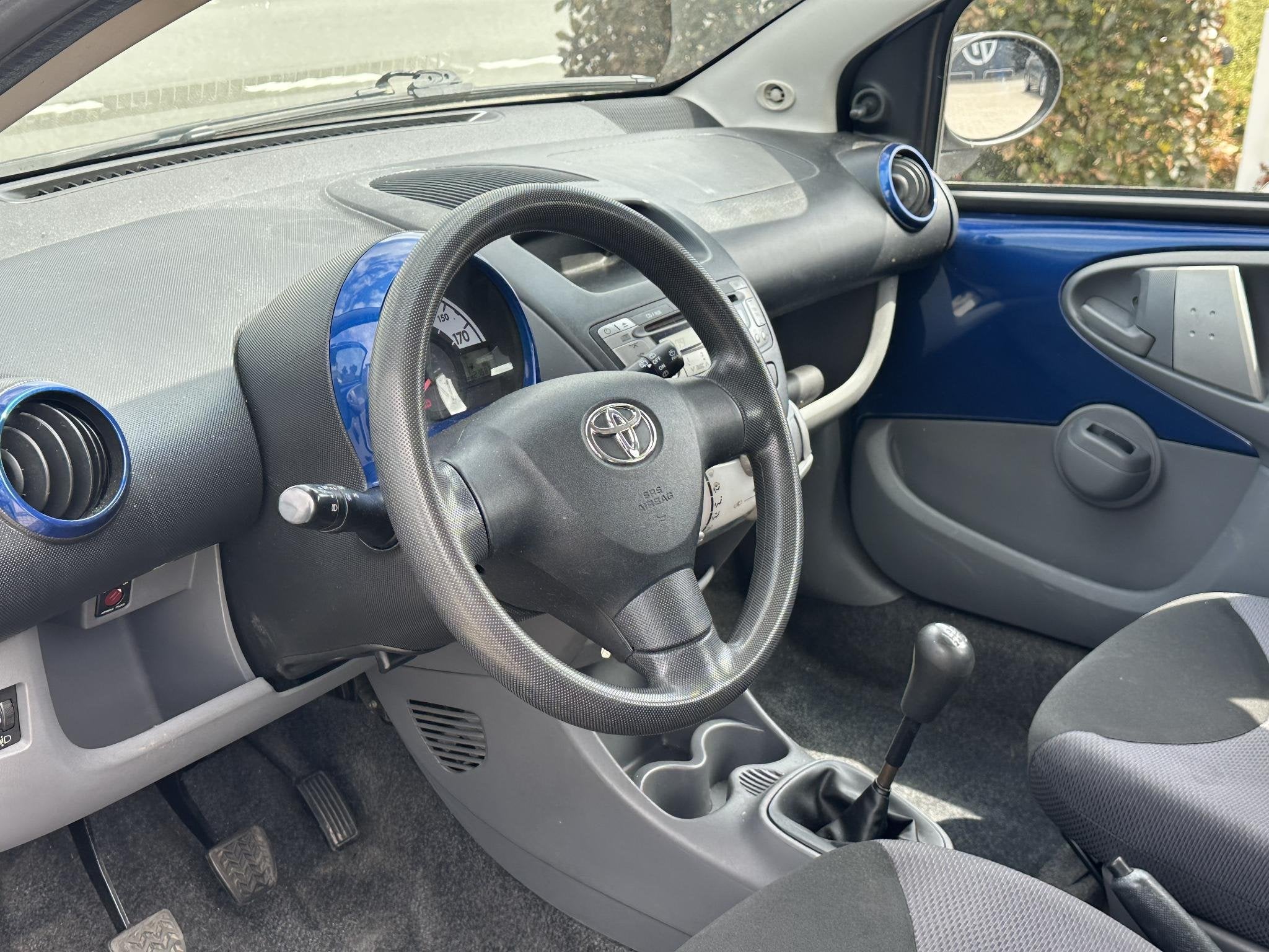 Toyota Aygo 1.0-12V + 5-DRS / AIRCO / RADIO, Voorwielaandrijving, Stof, Gebruikt, 68 pk