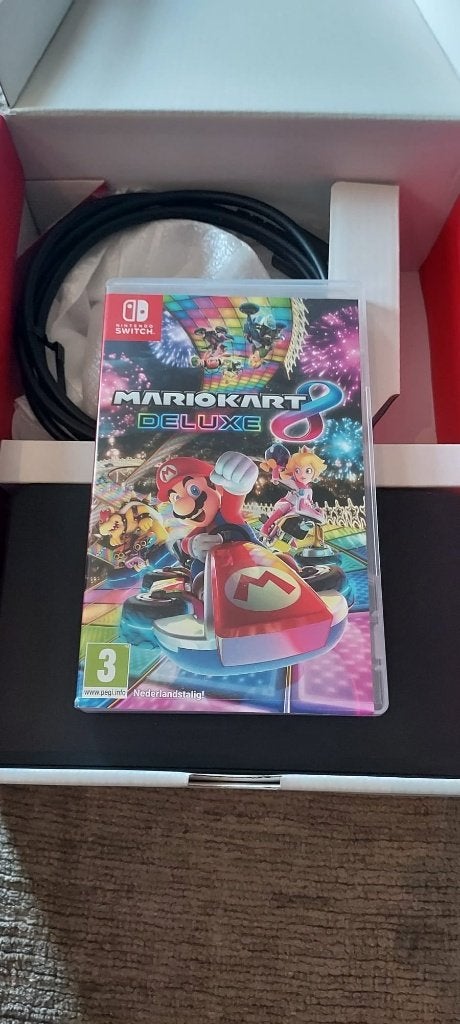 Nintendio switch spel Mario Kart de luxe, Ophalen, Racen en Vliegen, Zo goed als nieuw, 3 spelers of meer