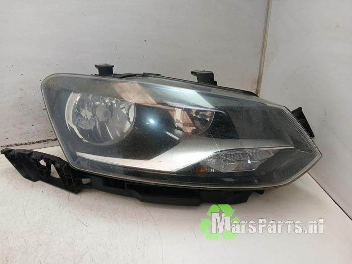 Koplamp rechts van een Volkswagen Polo