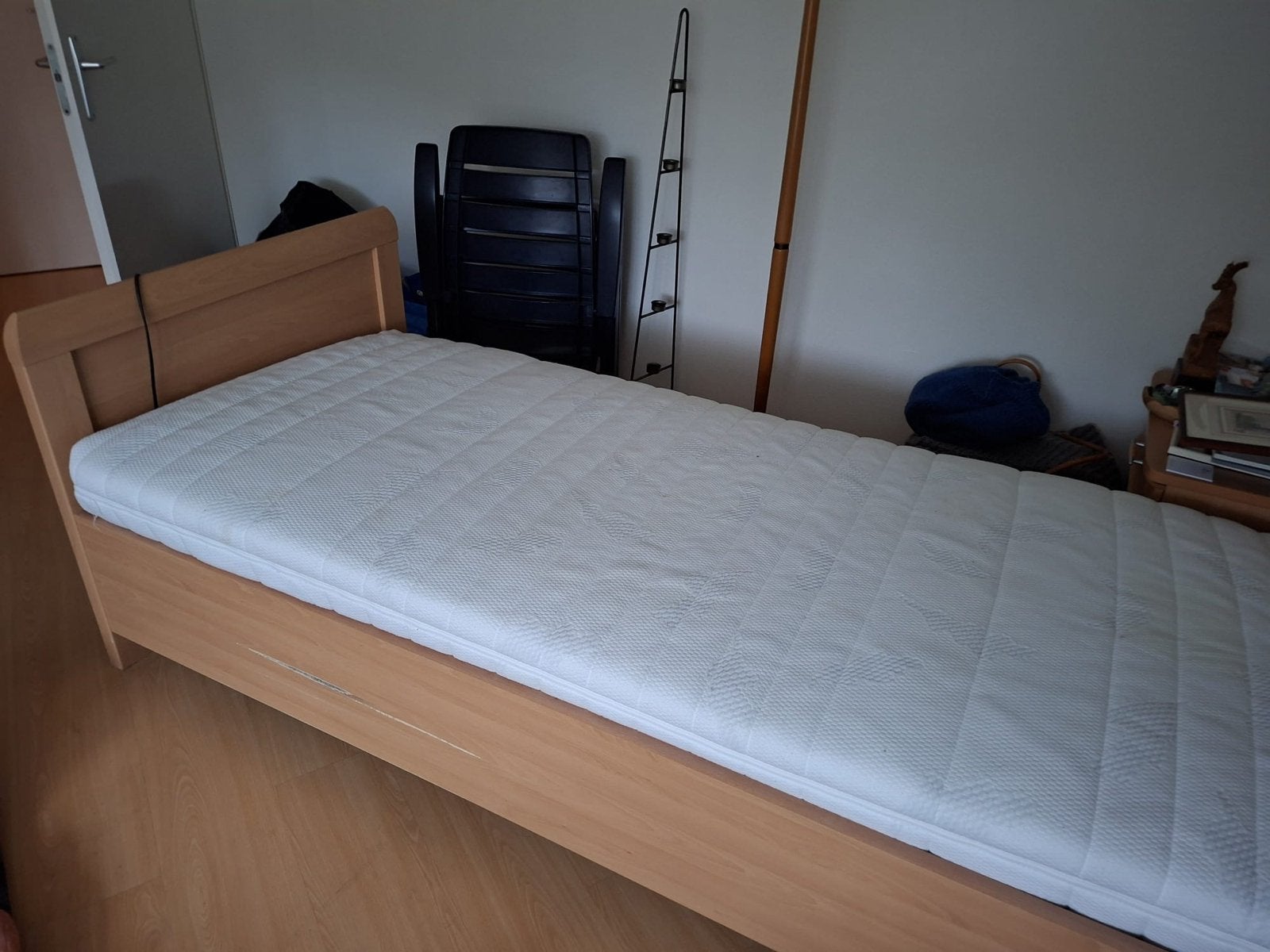 Gratis eenpersoonsbed met electrisch verstelbare lattenbodem, 90 cm, Eenpersoons, Bruin, Ophalen of Verzenden