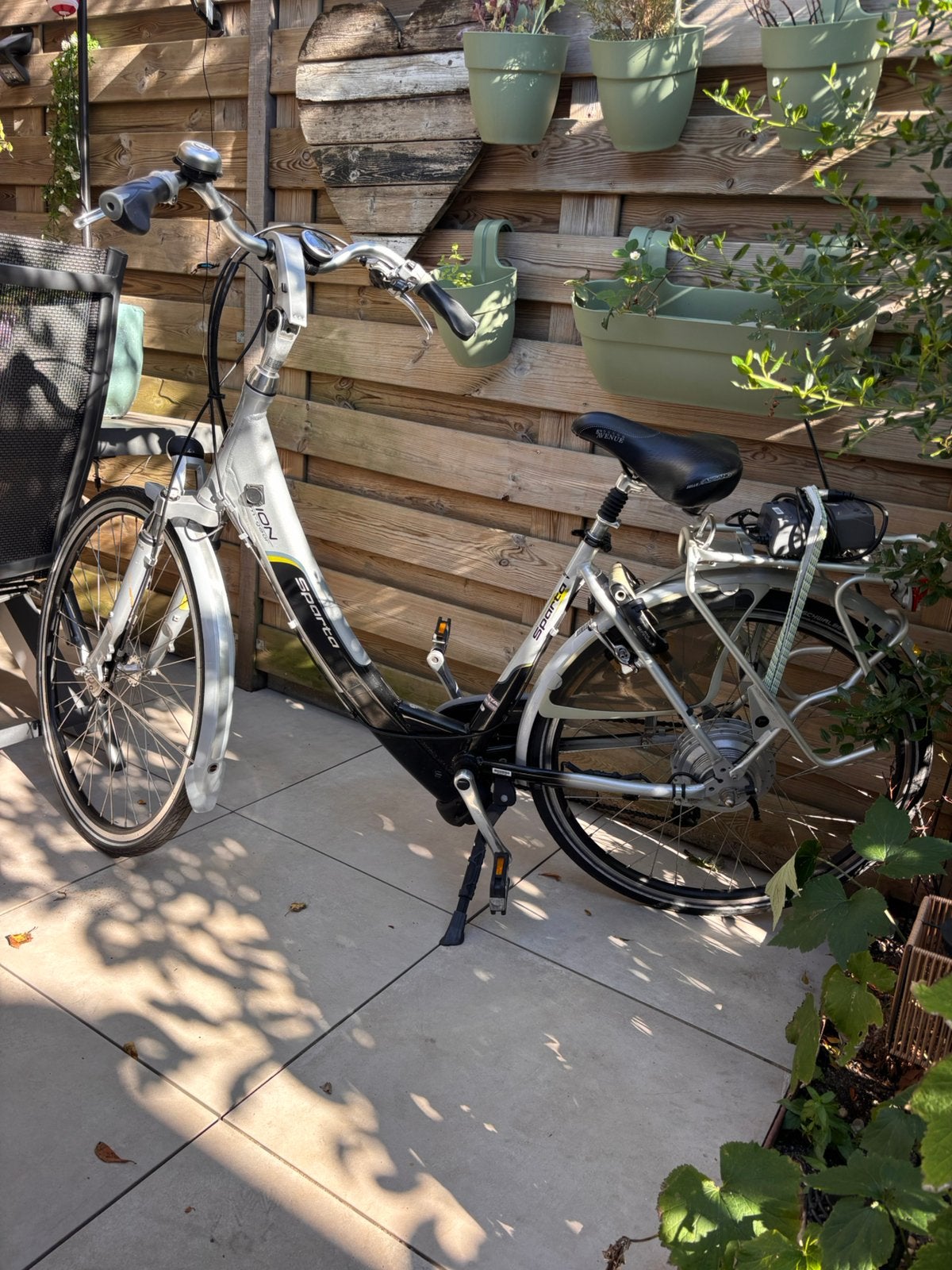 Elektrische Sparta fiets met kapotte accu, Fietsen en Brommers, Elektrische fietsen, Ophalen, Gebruikt, Minder dan 30 km per accu