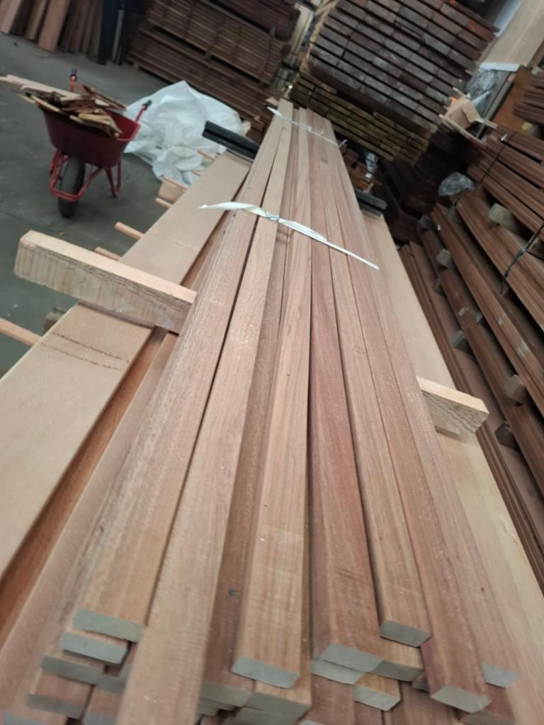 Partij hardhout latten 55 st 335x4x2.1 cm bezorgen mogelijk, Ophalen, Planken, Nieuw, Hardhout