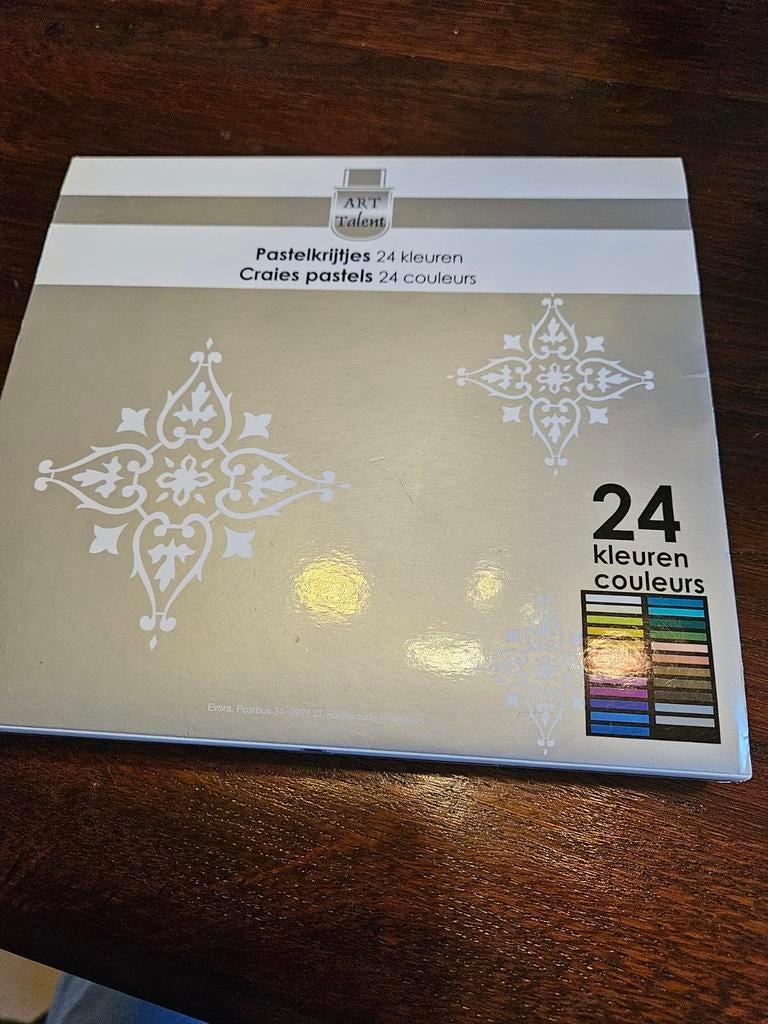 Nieuw doosje Art Talent pastelkrijtjes - 24 kleuren, Ophalen of Verzenden, Nieuw, Overige typen