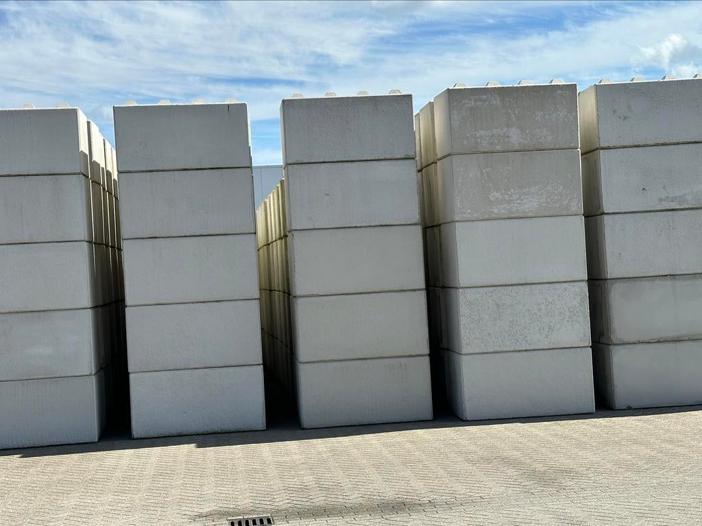 Megablokken, blokken, legioblokken beton, stapelblokken, Ophalen