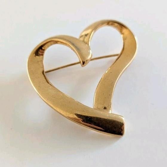 Trifari -
Broche - Hart vorm, Ophalen of Verzenden