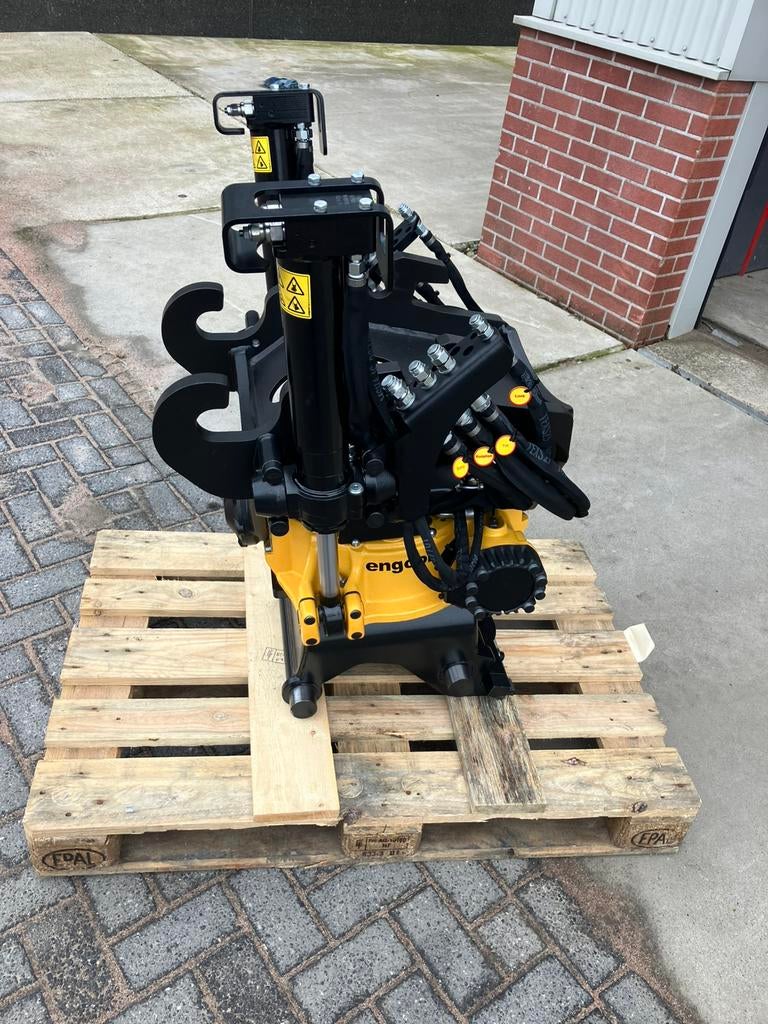Engcon EC209 CW10 afneembaar draaikantelstuk, Ophalen