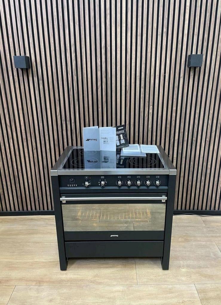 Zeer luxe zwarte Smeg Inductie Fornuis 90cm (Gratis bezorgt), 5258sh, 60 cm of meer, Ophalen of Verzenden, Zo goed als nieuw