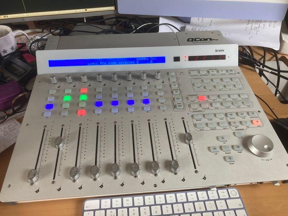Icon Qcon Pro, Muziek en Instrumenten, Mengpanelen, Zo goed als nieuw, 20 kanalen of meer, Microfooningang, Ophalen of Verzenden