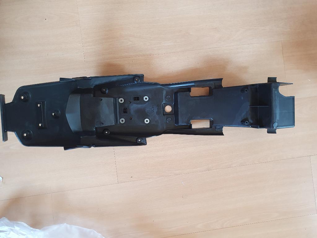 Nieuw Yamaha DT 50 Achterspatbord accubak underseat, Fietsen en Brommers, Brommeronderdelen | Algemeen, Ophalen of Verzenden, Nieuw