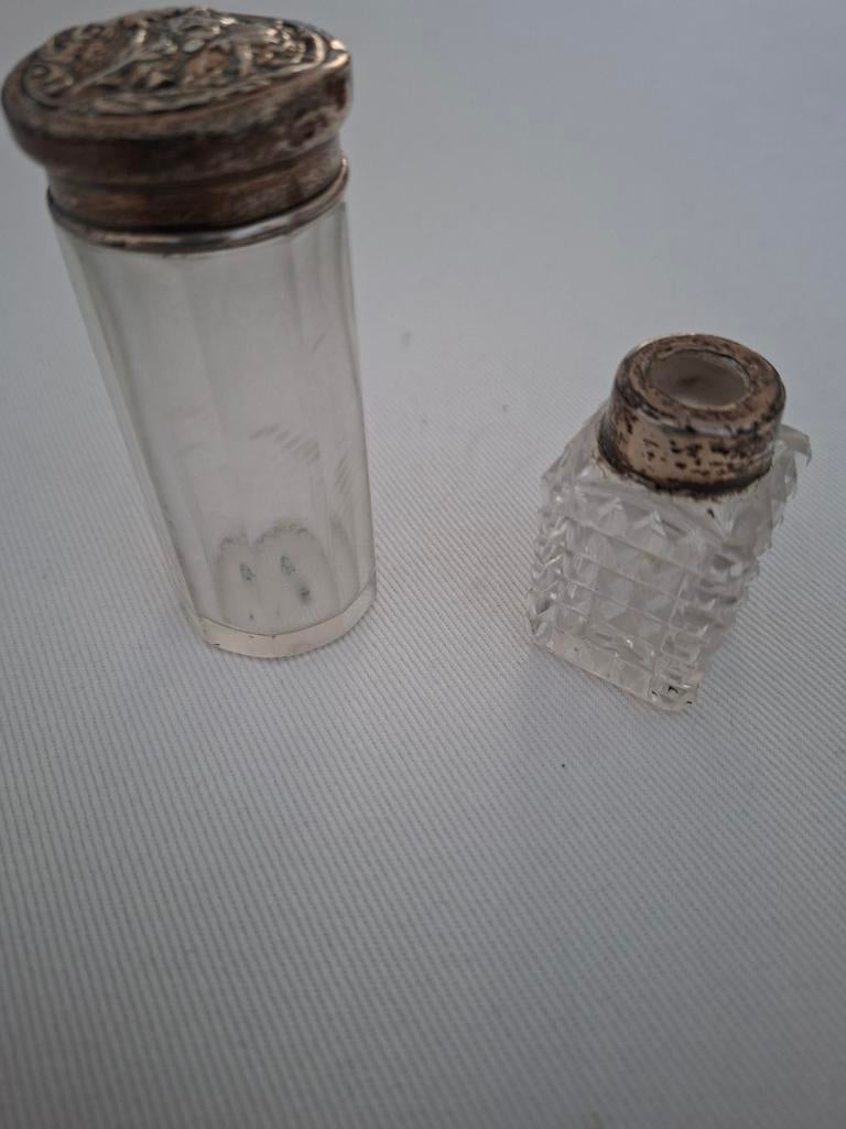 Twee kristallen potjes zilveren dop, Antiek en Kunst, Antiek | Goud en Zilver, Ophalen of Verzenden