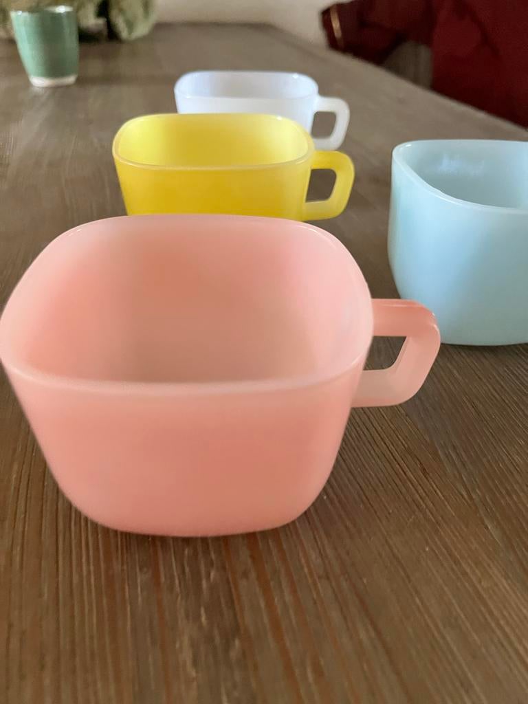 Vintage Opale France Pastel Kopjes Set, Ophalen of Verzenden, Gebruikt