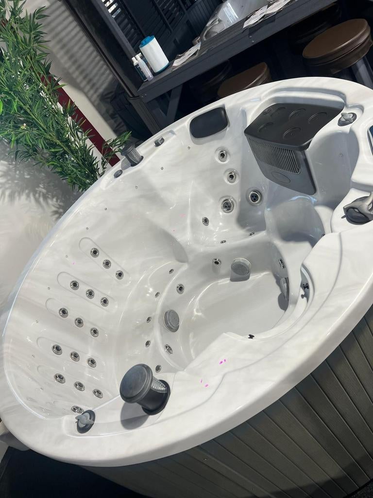 Jacuzzi Balboa 5 persoons, Tuin en Terras, Bubbelbaden en Hottubs, Nieuw, Pomp, Ophalen
