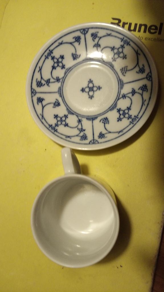Zgan Jager kop en schotel klein - Delfts blauw motief, Antiek en Kunst, Antiek | Servies compleet, Ophalen of Verzenden