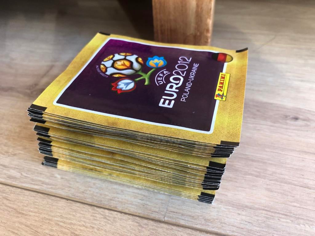 Panini ek 2012 Polen Oekraïne- 49 ongeopende zakjes, Ophalen of Verzenden, Nieuw, Overige sporten, Poster, Plaatje of Sticker