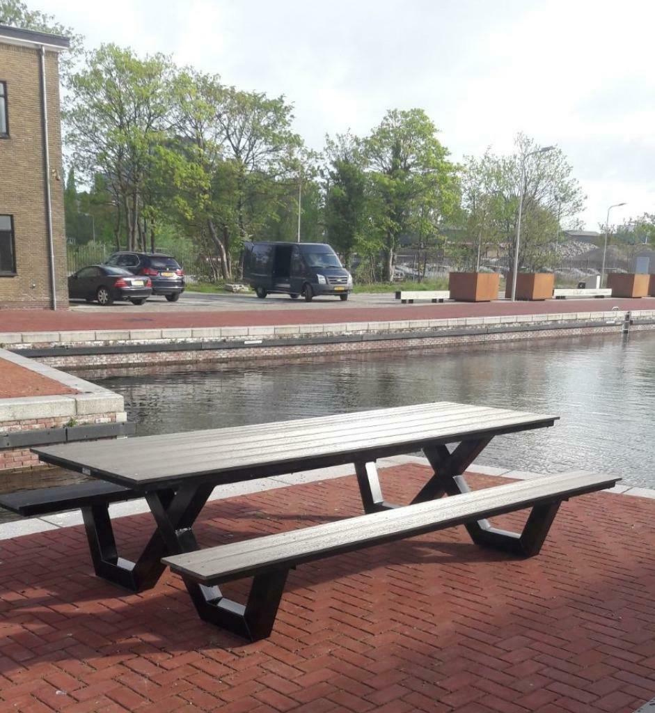 Picknicktafel kruispoot, staal met composiet planken, Tuin en Terras, Picknicktafels, Nieuw, Rechthoekig, Staal, Ophalen of Verzenden