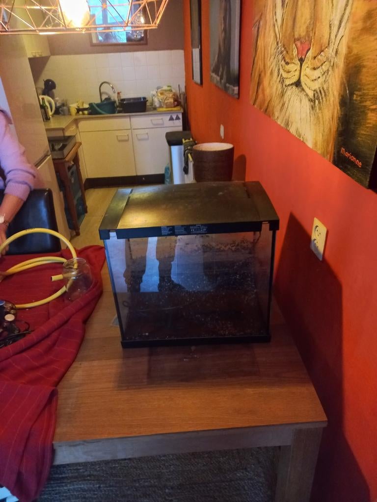 Klein Aquarium met grind., Ophalen, Zo goed als nieuw, Leeg aquarium