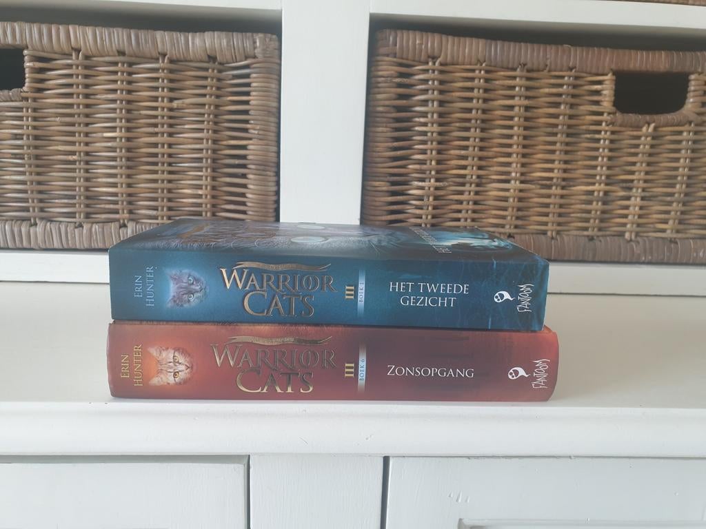 Erin Hunter - De macht van drie, Boeken, Ophalen of Verzenden, Gelezen
