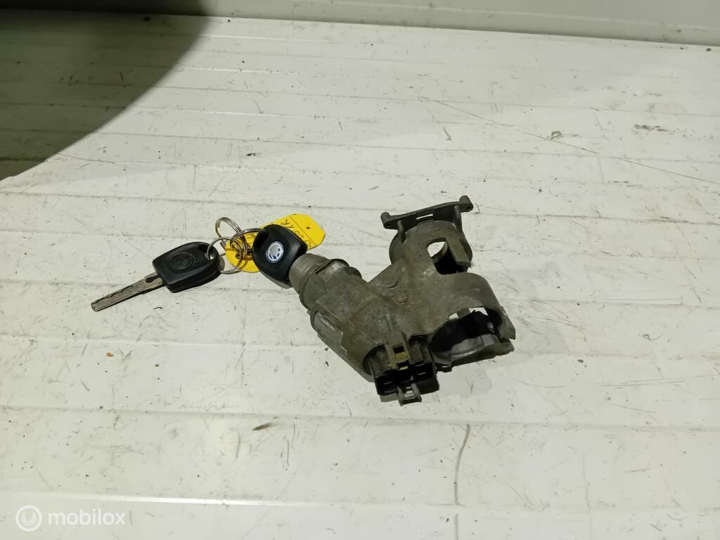 Contactslot Volkswagen Golf 3 357905851F 357905851D, Auto-onderdelen, Gebruikt, Ophalen of Verzenden