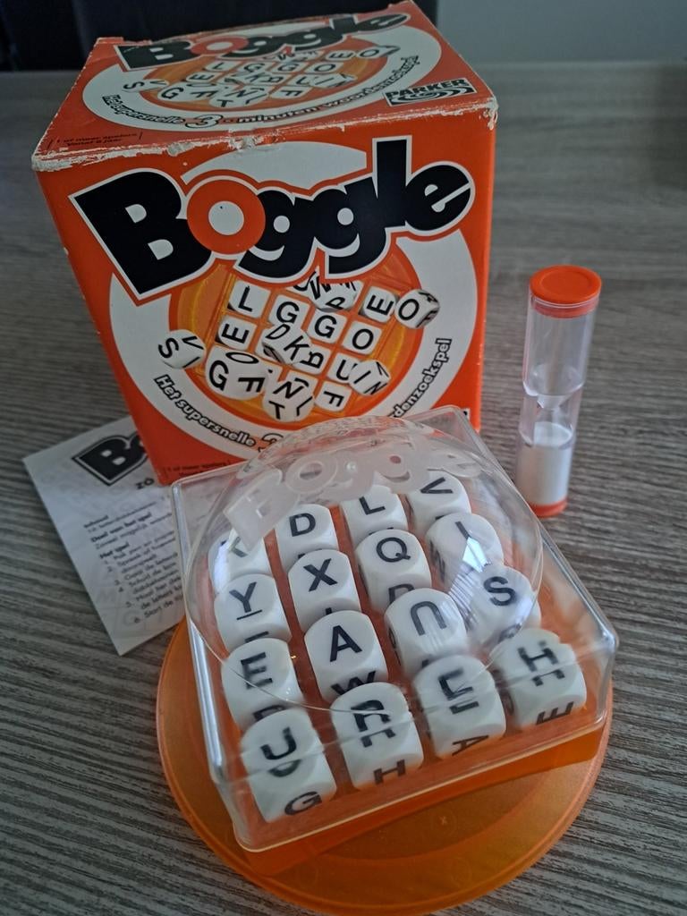 Boggle, Hobby en Vrije tijd, Gezelschapsspellen | Bordspellen, Parker, Ophalen of Verzenden, Zo goed als nieuw, Vijf spelers of meer