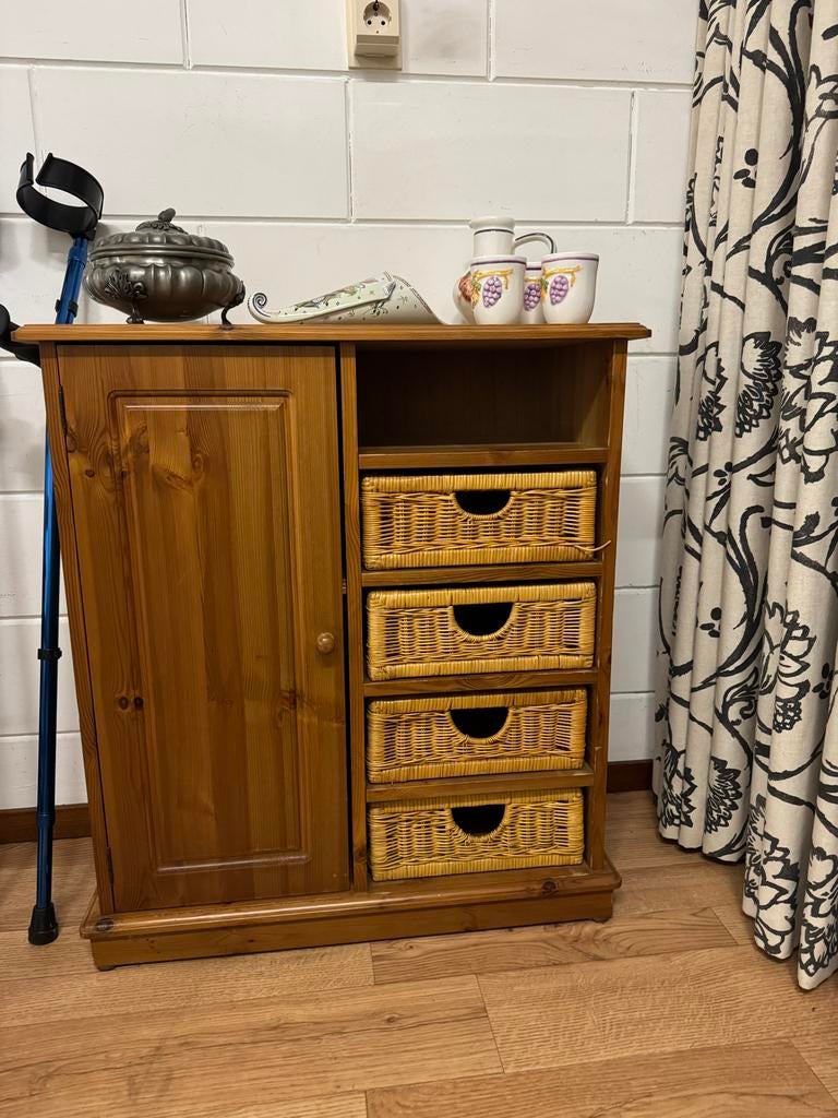 Grenen kast met rieten lades en deur, Ophalen of Verzenden