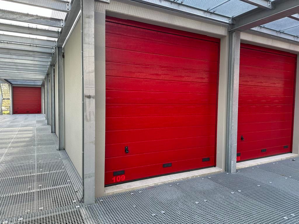Te huur € 375,- p/m garagebox, opslagunit of bedrijfsunit, Bedrijfsruimte