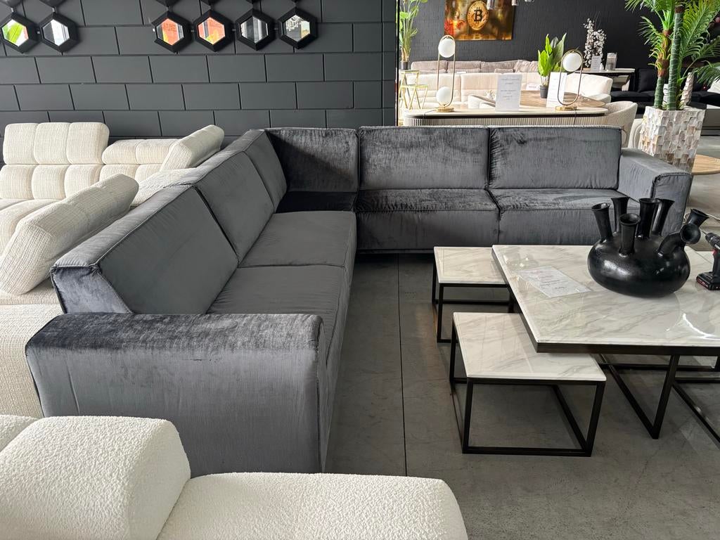 Ruime hoekbank VELVET - Showroomopruiming!, Huis en Inrichting, Banken | Bankstellen, Hoekbank, 300 cm of meer, Zo goed als nieuw