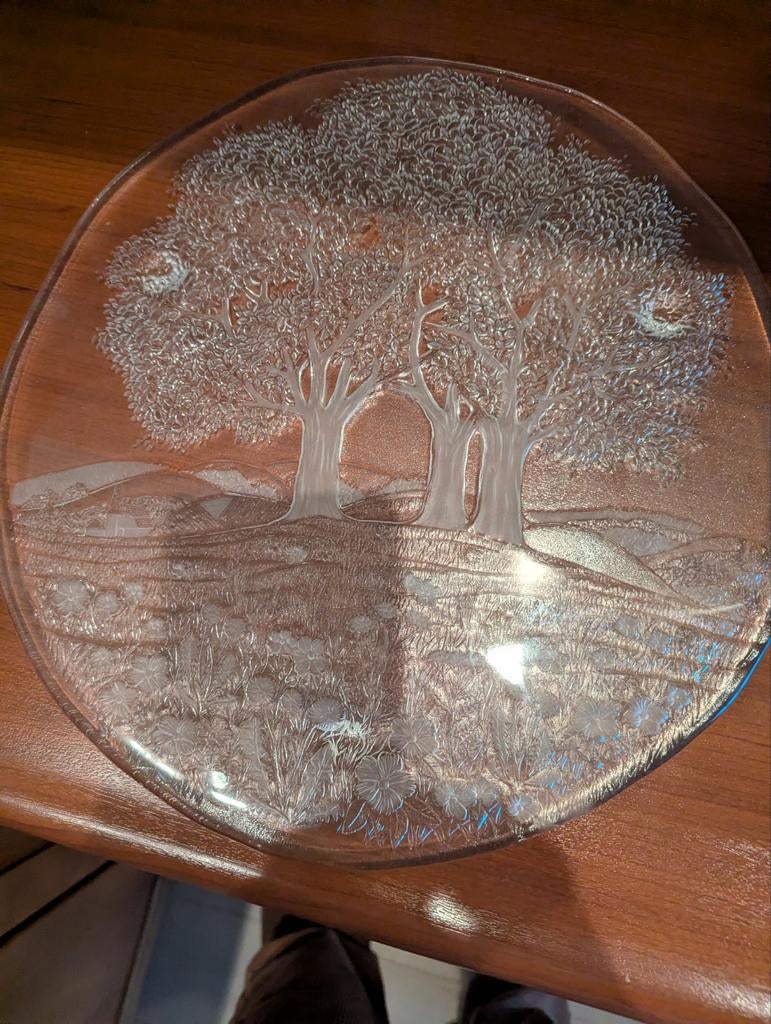 Glazen taart plateau met boom motief 34 cm diameter, Ophalen of Verzenden, Zo goed als nieuw, Rond, Glas