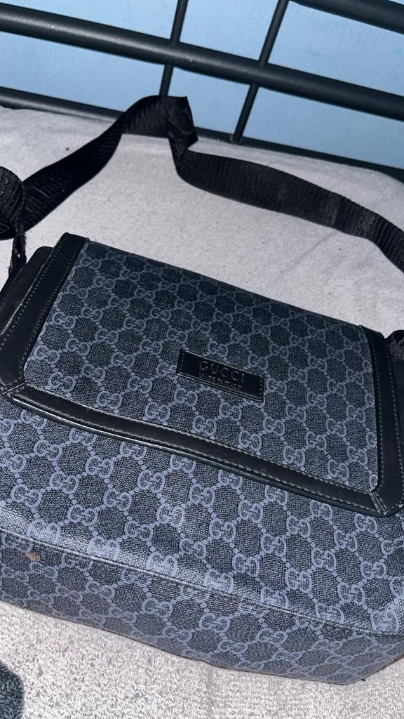 Gucci Tas - Stijlvol en Elegant, Ophalen of Verzenden, Gebruikt, Zwart, Schoudertasje