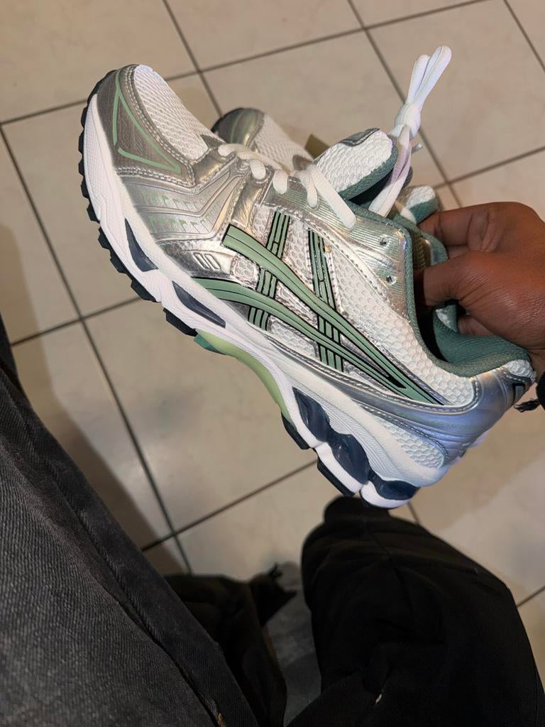 Asics Gel-Cumulus 25 - Nieuwstaat, Kleding | Dames, Schoenen, Zo goed als nieuw, Sneakers of Gympen, Wit, Ophalen of Verzenden