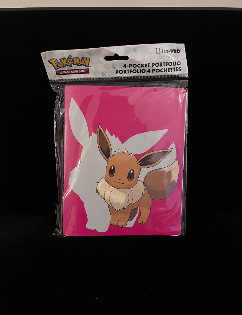 Ultra Pro Pokémon TCG - Portfolioalbum met 4 vakken - Eevee, Ophalen of Verzenden, Nieuw, Sleeves of Kaarthoesjes