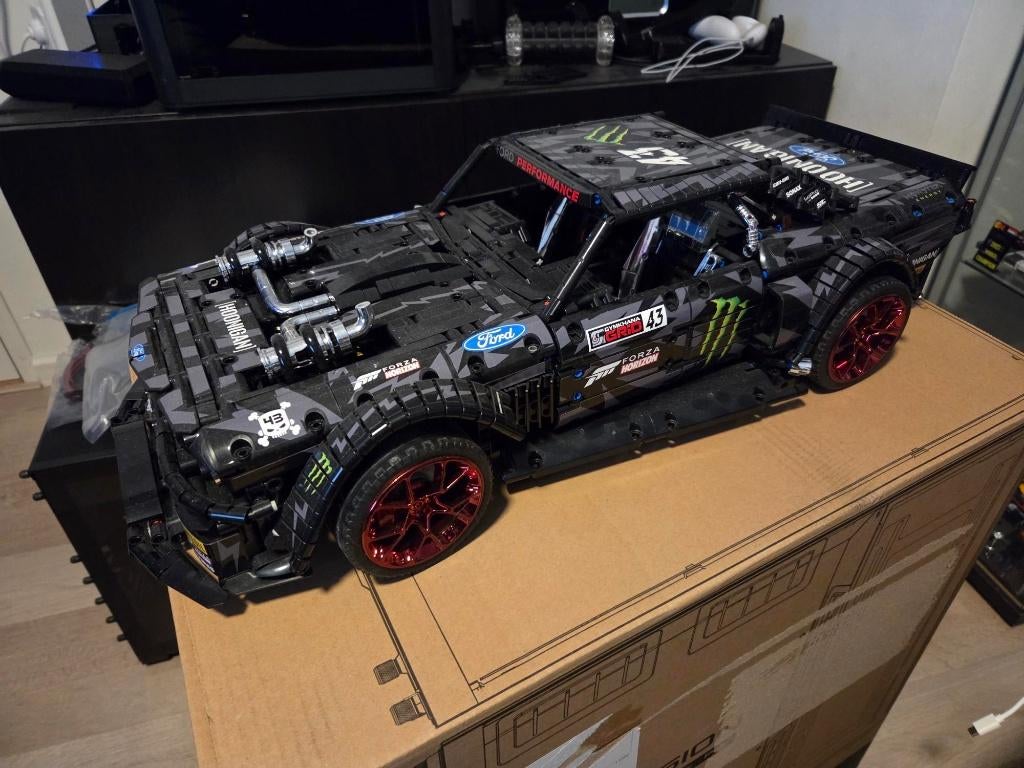 Hoonicorn 1:8 + Speciale livery, Ophalen of Verzenden, Zo goed als nieuw, Complete set, Lego