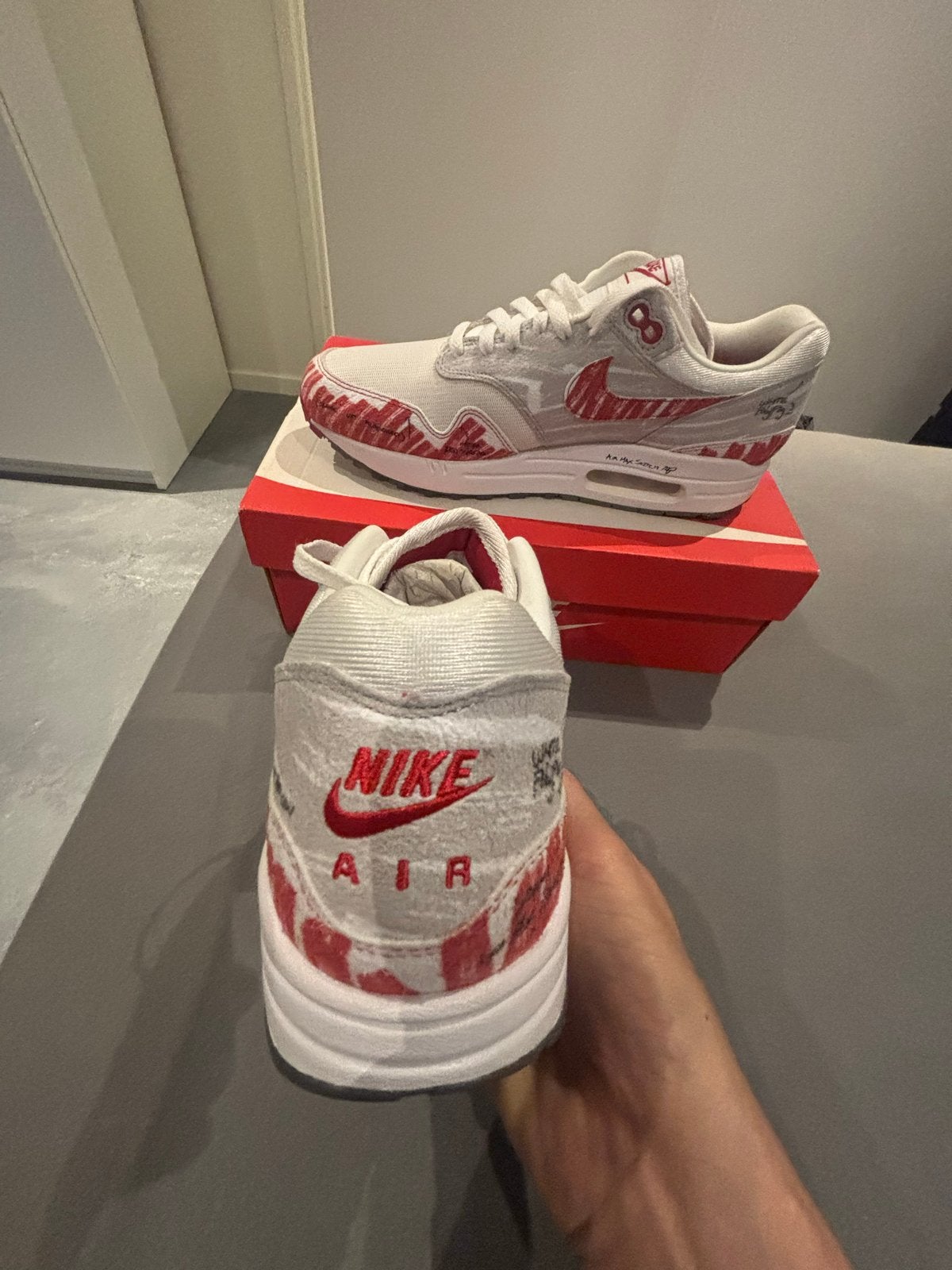 Nike Air Max 1 Sketch To Shelf White University Red, Kleding | Heren, Schoenen, Wit, Nieuw, Ophalen of Verzenden, Sneakers of Gympen