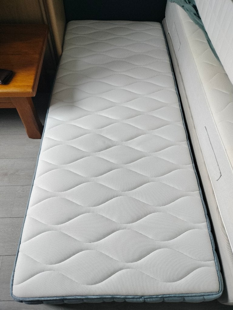 Dikke en mooi matras van IKEA 80x200x25 cm te koop., Huis en Inrichting, Slaapkamer | Matrassen en Bedbodems, Ophalen, Eenpersoons