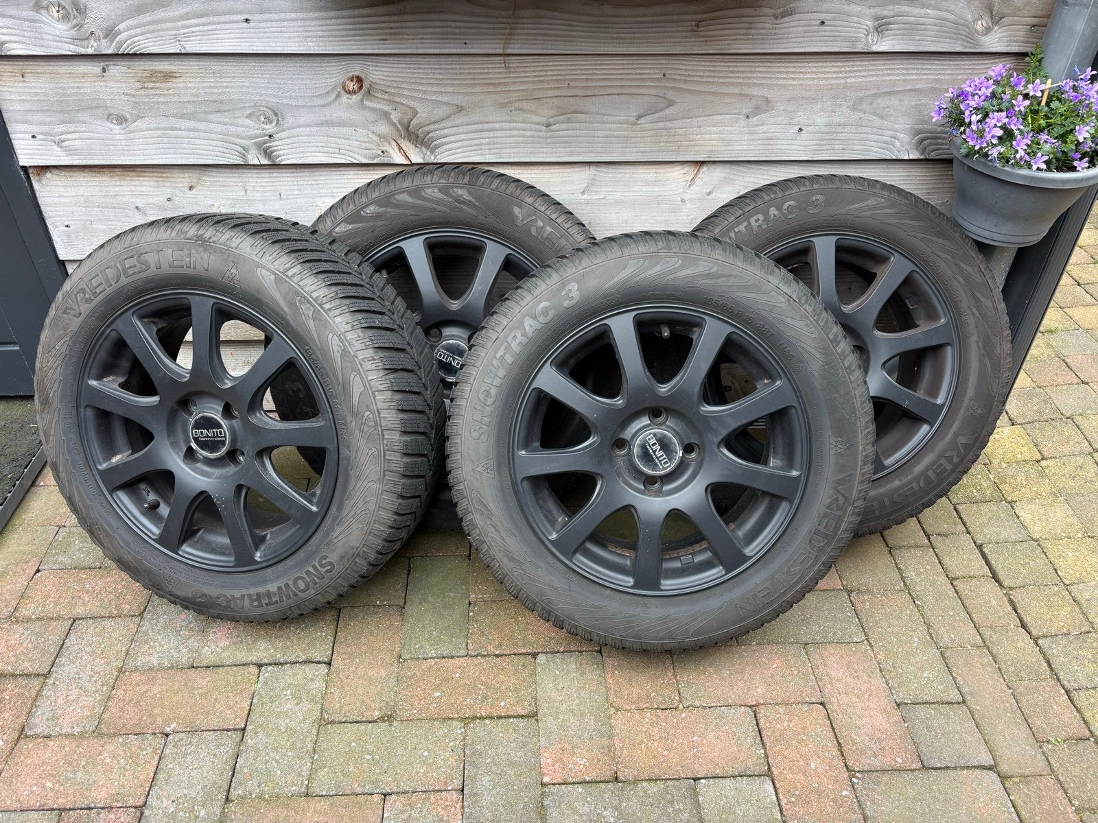 Vredestein Snowtrac 3.  Winterbanden op Velgen 185/65 R15, Auto-onderdelen, Ophalen, Gebruikt, 15 inch, Banden en Velgen