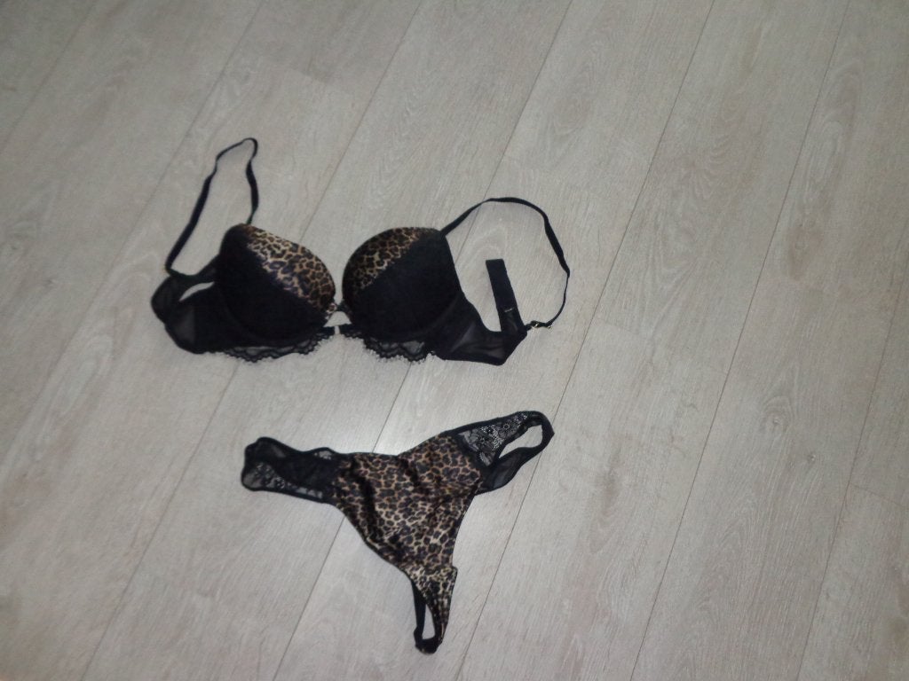 lingerie setjes en bh's, diverse merken en maten, Verzenden, Overige kleuren, Setje