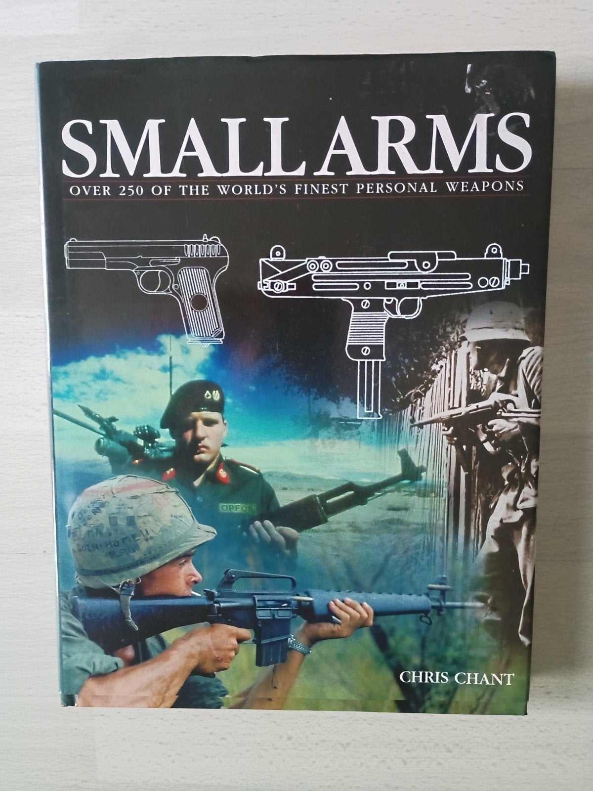 Boek: Wapens en Wapenrustingen & Small Arms, Boeken, Gelezen, Frederick Wilkinson, Chris Chant, Niet van toepassing, Ophalen of Verzenden
