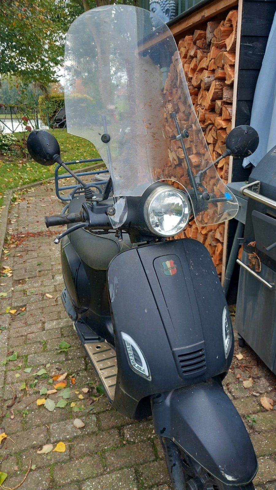 Zwarte GTS Toscana scooter met windscherm, Ophalen, Gebruikt, Benzine, Overige merken