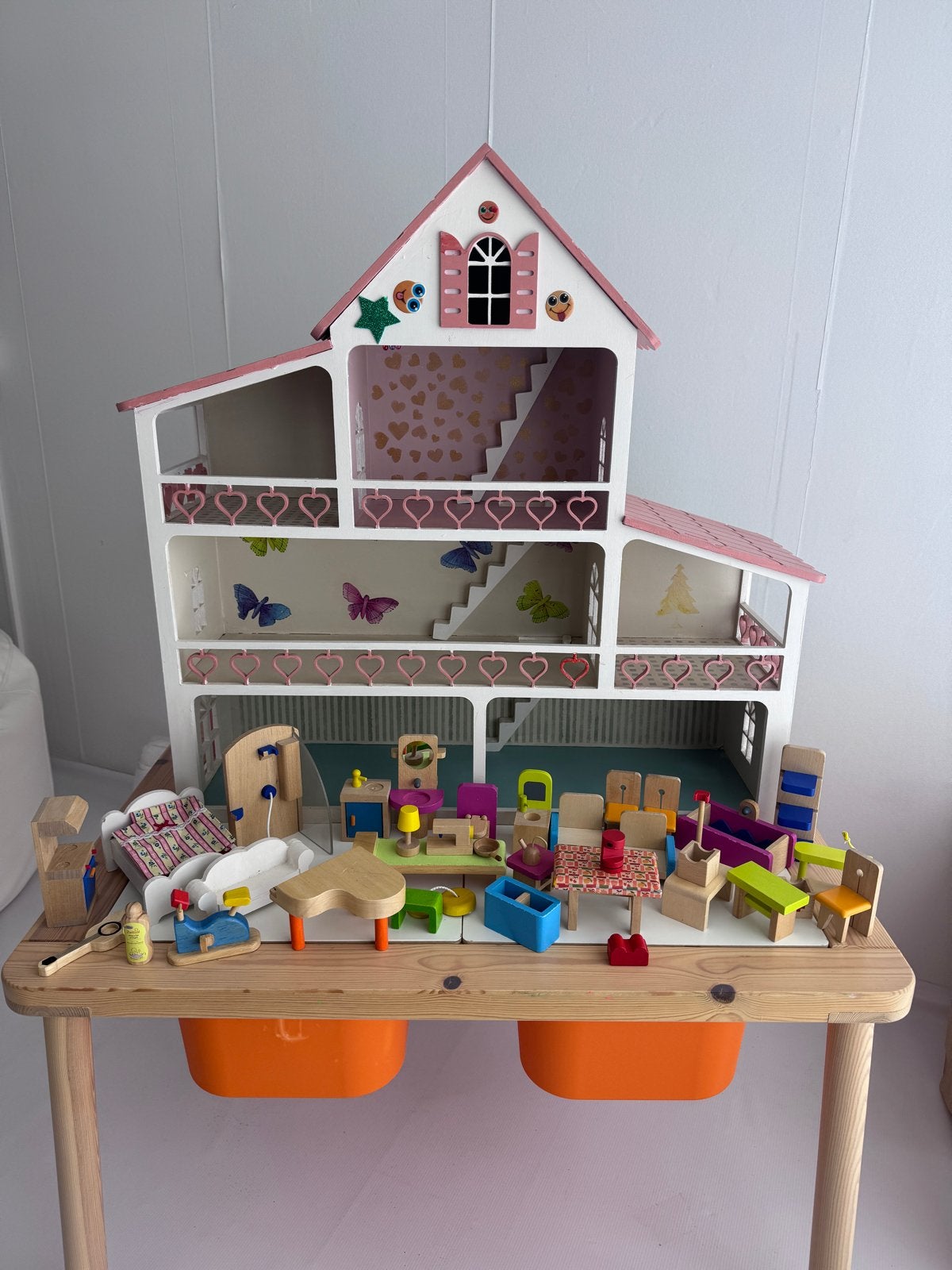Groot poppenhuis met meubels - 70x70 cm, Ophalen, Gebruikt, Poppenhuis