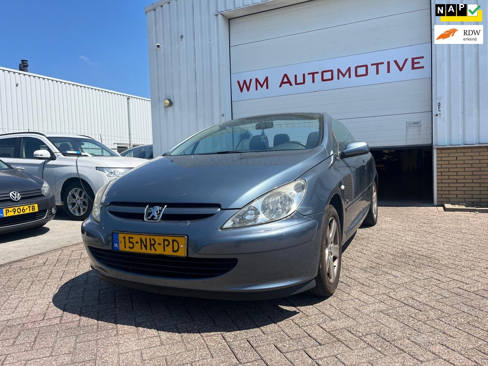 Peugeot 307 CC 2.0-16V AIRCO APK T/M 31-3-2027, Voorwielaandrijving, Dealer onderhouden, Gebruikt, Zwart
