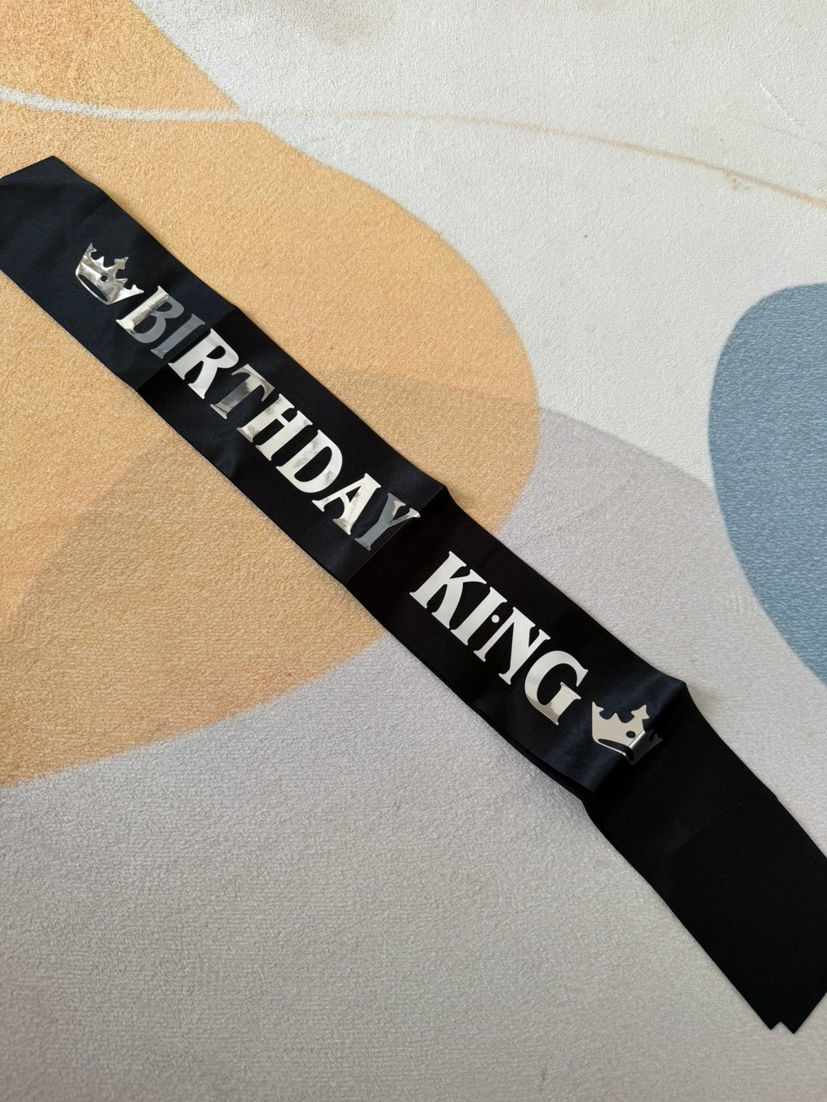 Black/Silver Birthday King Satin Sash Celebration Accessory, Nieuw, Overige maten, Ophalen of Verzenden, Overige thema's